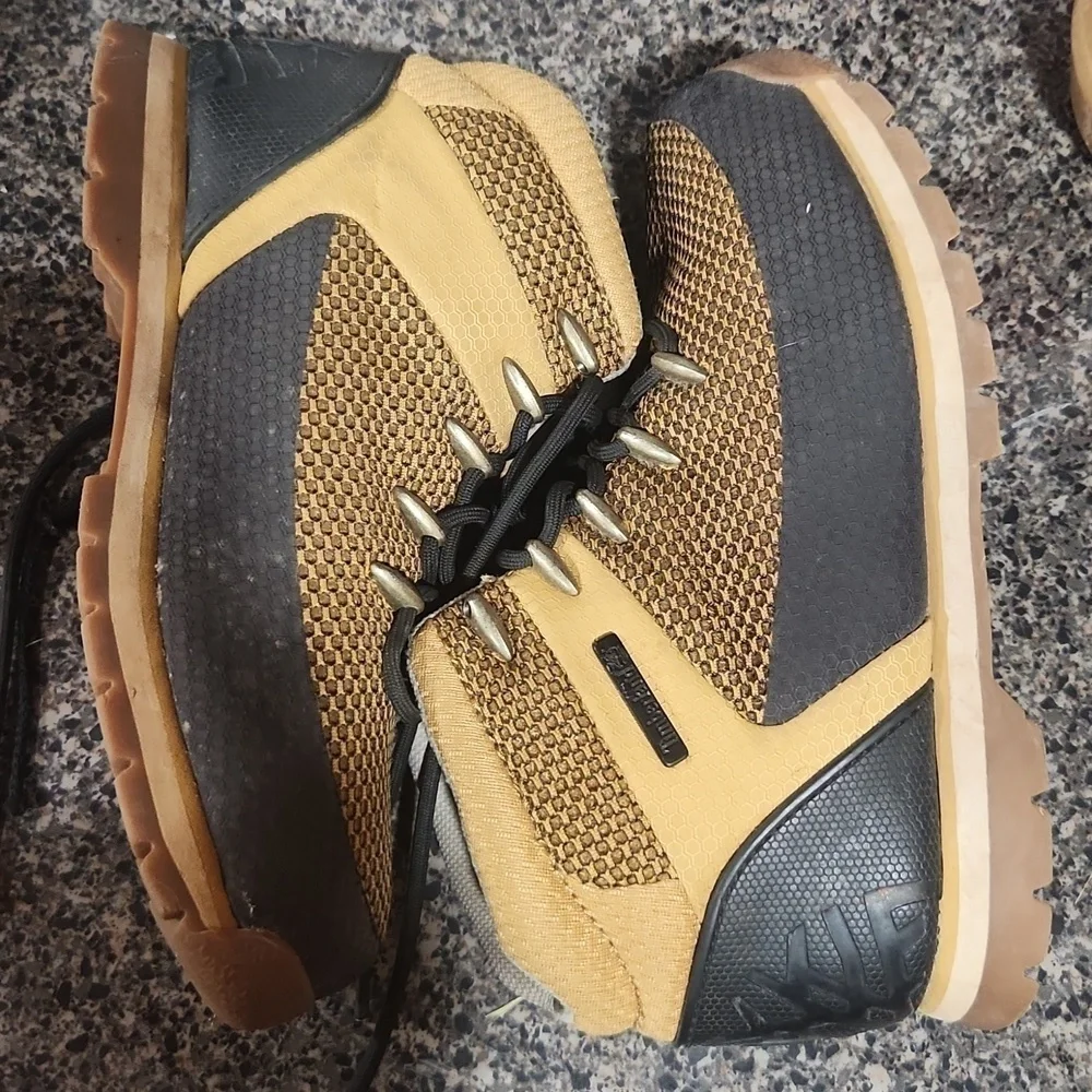 TIMBERLAND boys Size 13 hiking boots EUC